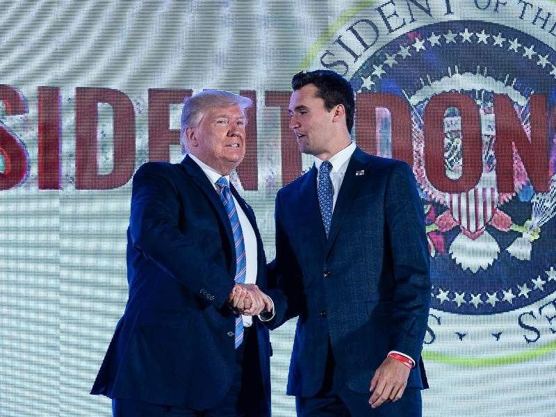 Charlie Kirk junto a Donald Trump, durante un evento político en 2019. / AFP
