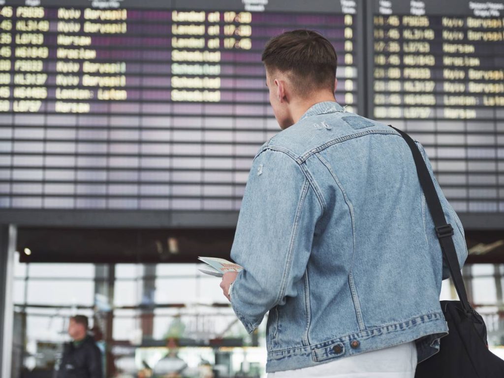 Vuelos retenidos en LaGuardia debido al cierre del Gobierno en EE.UU., que afecta operaciones clave