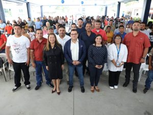 Primer grupo de salvadoreños viaja a Costa Rica con empleo temporal
