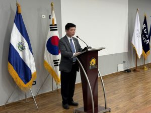 Más de 150 profesionales salvadoreños han sido beneficiados con la cooperación médica de Corena.