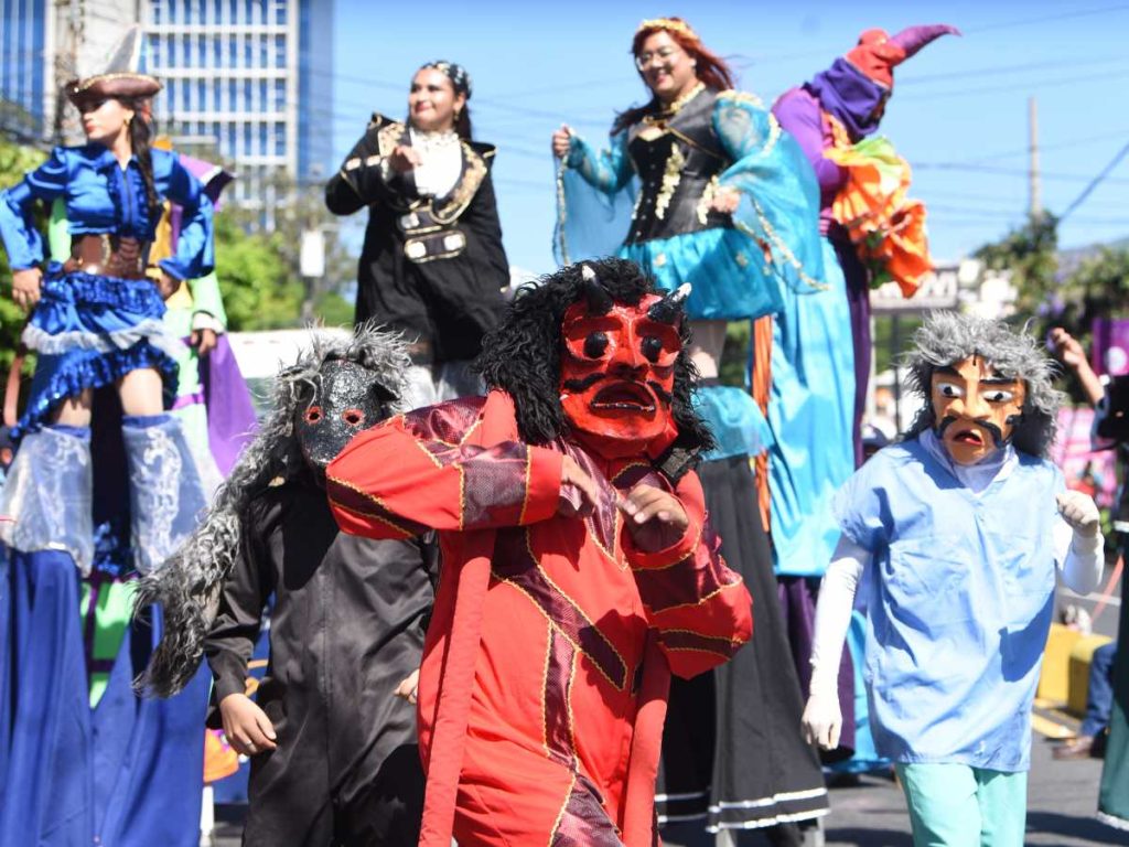 El desfile iniciará en la Plaza Salvador del Mundo y finalizará en el Parque Cuscatlán, con bloque artístico y cívico.
