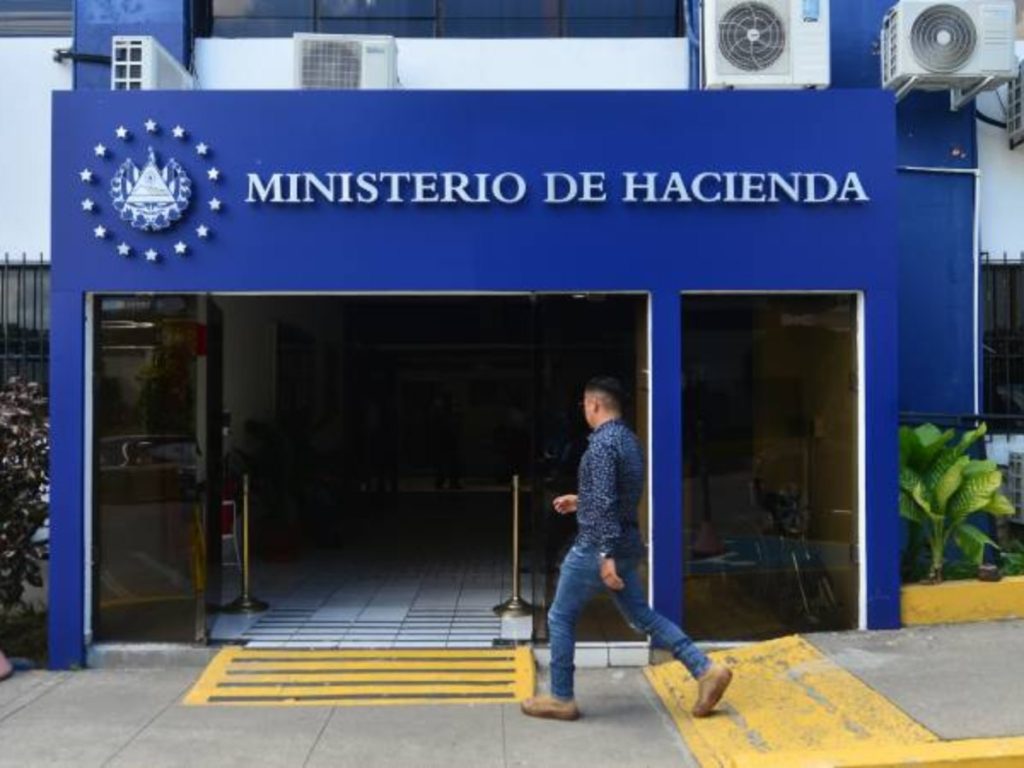 El proyecto de Presupuesto General 2026 de El Salvador será de $10,555.6 millones, según anunció el ministro de Hacienda, Jerson Posada. Foto: archivo