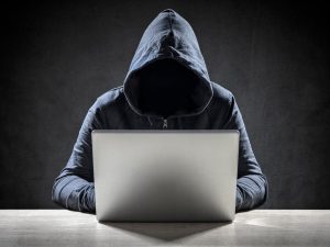 Expertos alertan que los chatbots avanzados están siendo manipulados para crear programas maliciosos.