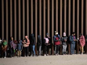 La OCDE destacó que la inmigración calificada es clave para la competitividad y el crecimiento económico de Estados Unidos.