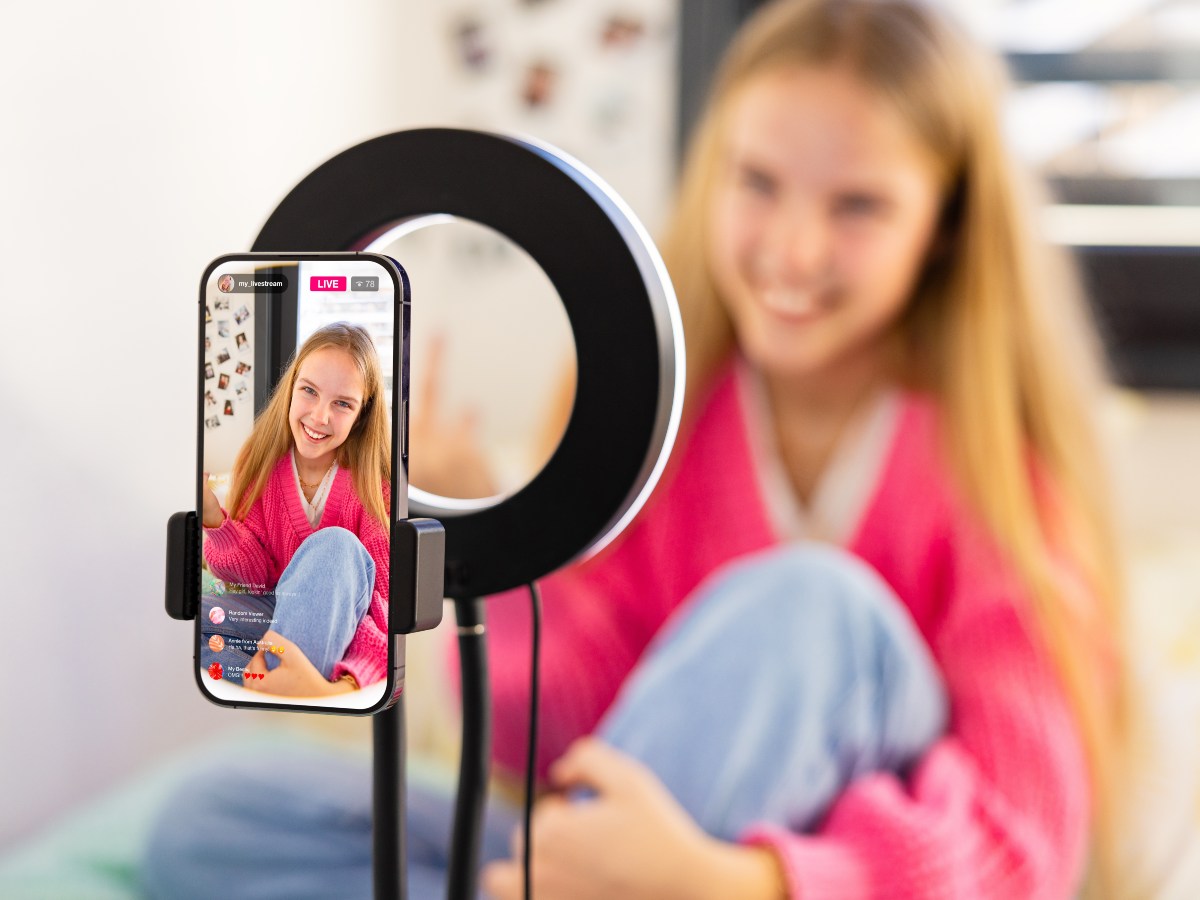 YouTube estima que en pocos años un canal creado con inteligencia artificial podría competir con los youtubers más influyentes del mundo. Foto: shutterstock