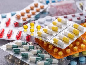 Medicamentos sin registro sanitario son incautados en aduanas antes de llegar al mercado salvadoreño.