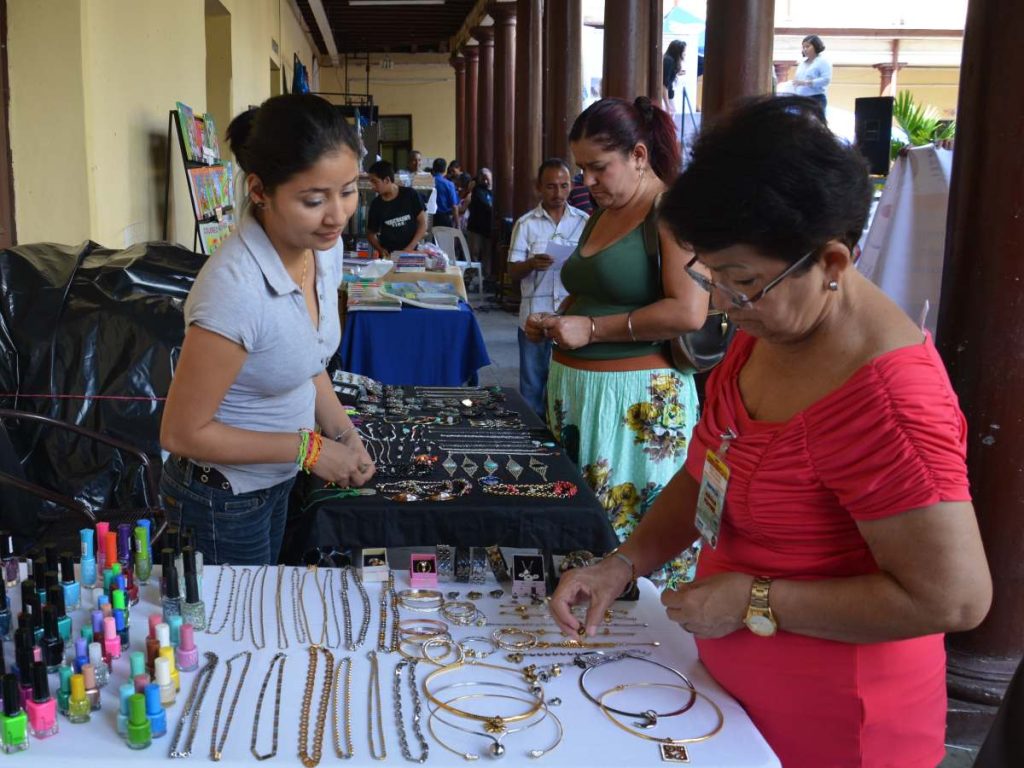 Más de 800,000 microempresarios podrían integrarse a la economía formal gracias a reformas legales y programas de financiamiento.