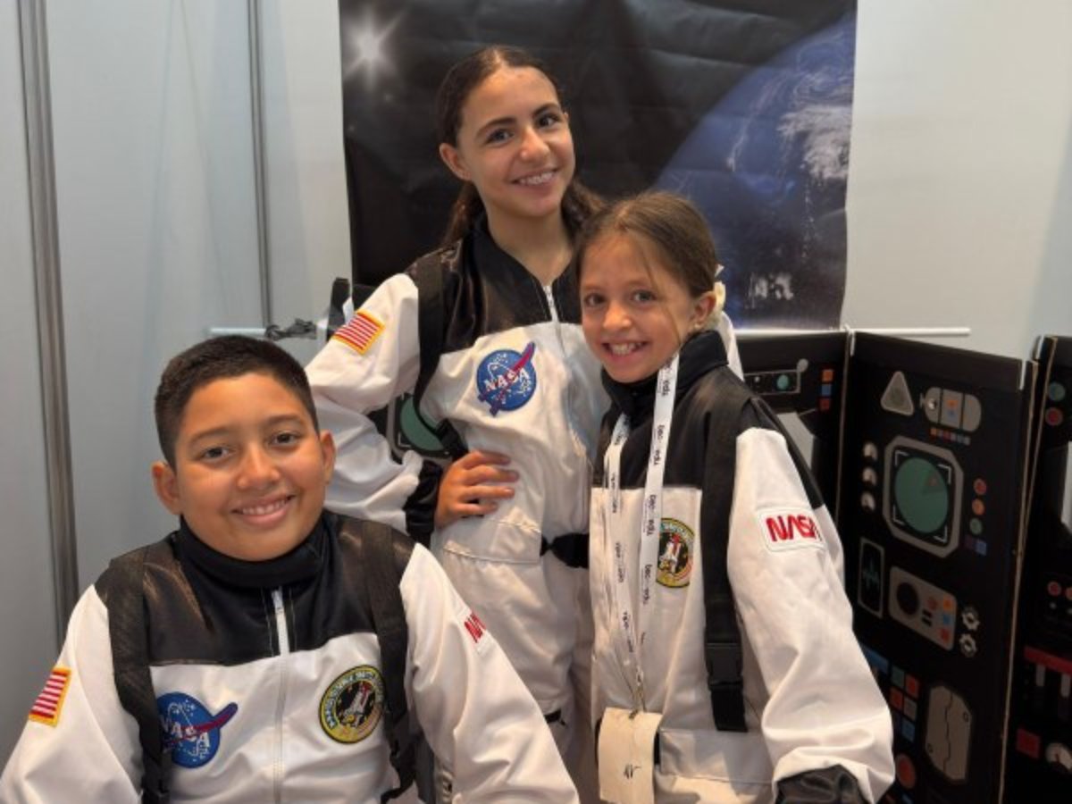 Estudiantes salvadoreños clasificaron a la Olimpiada Mundial de Robótica 2025 en Singapur.