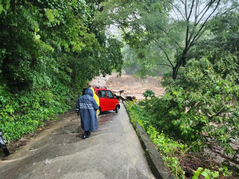 CALLE A CANTON LA PAZ, FINAL ORIENTE BARRIO SANTA CRUZ, RÍO COPINULA POZA SANTA CRUZ, DISTRITO DE GUAYMANGO, AHUACHAPAN SUR