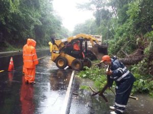 FOVIAL reporta más de 700 emergencias viales por lluvias y detalla obras de mitigación