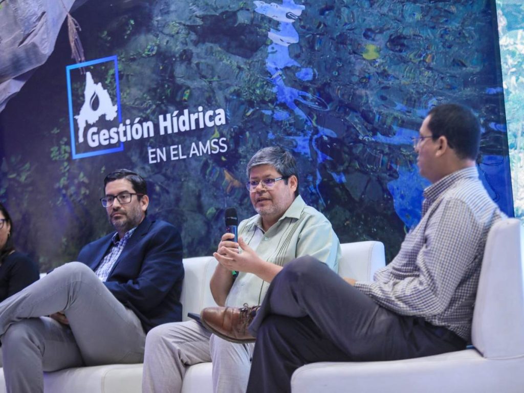 Dagoberto Arévalo fue juramentado como nuevo presidente de ANDA por el presidente Nayib Bukele