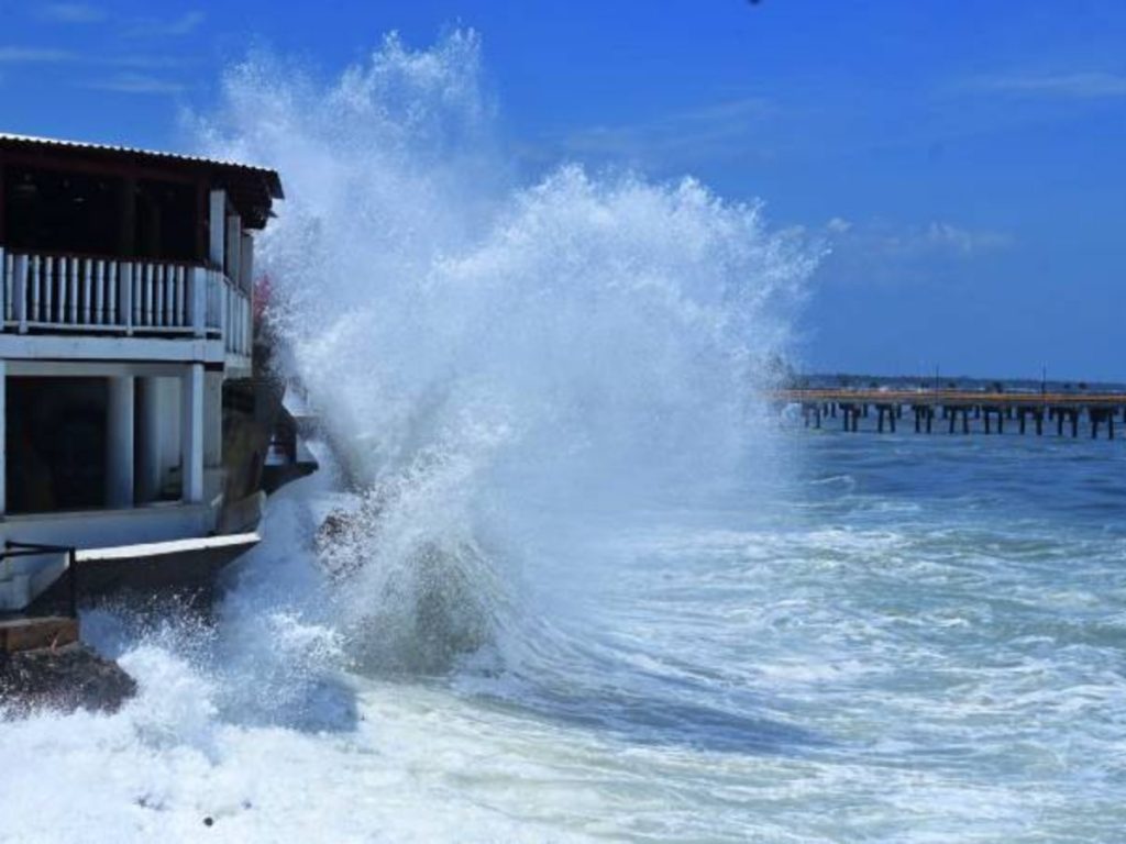 El MARN emitió alerta por mareas vivas este domingo en el litoral salvadoreño, con riesgo de corrientes fuertes y oleaje elevado.