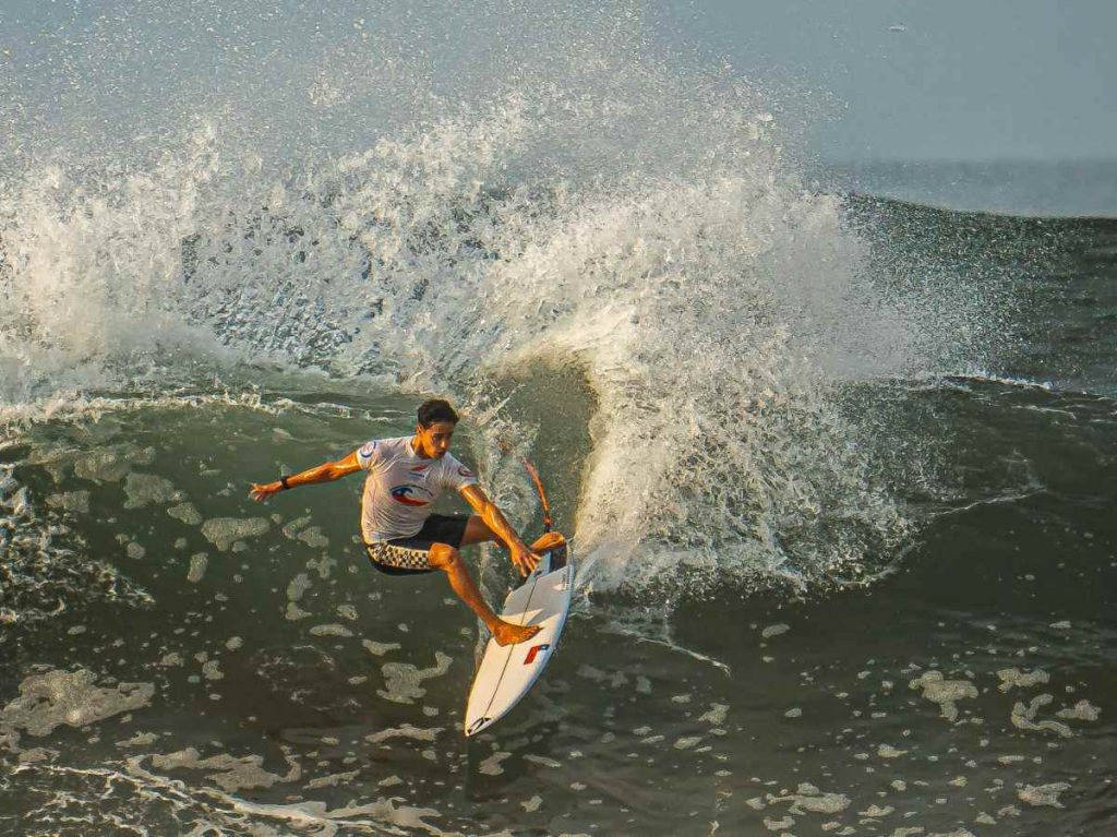 Surfistas de todo el mundo compiten en el Surf City ISA World Surfing Games 2025.