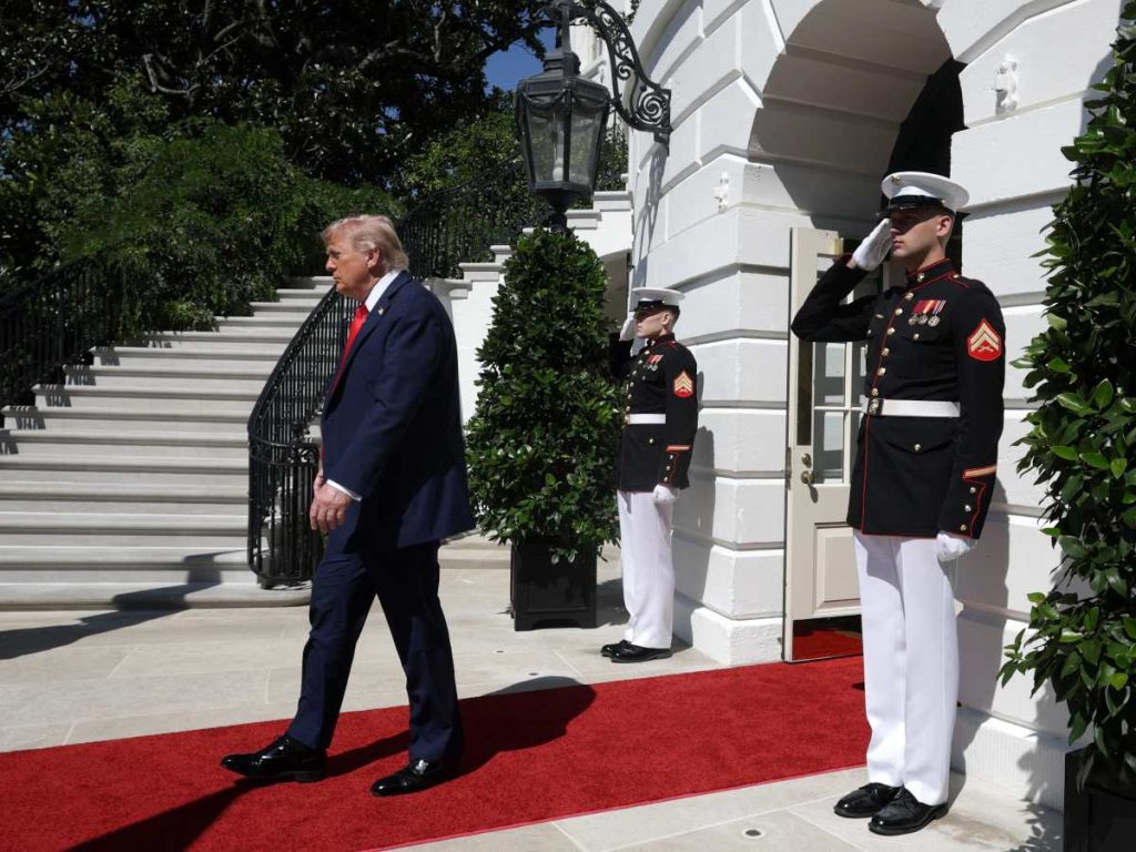 Gobernador de Luisiana respalda a Trump, pero líderes demócratas rechazan militarizar la ciudad.