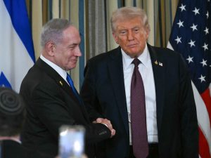 El primer ministro israelí, Benjamin Netanyahu, declaró el 29 de septiembre su apoyo al plan de 20 puntos del presidente estadounidense Donald Trump para poner fin a la guerra en Gaza.