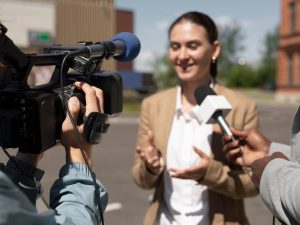 Limitarán estancia de periodistas en EEUU