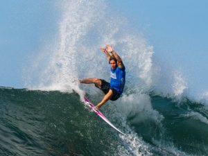 Morgan Cibilic, de Australia, en acción en los ISA World Surfing Games 2025 en Surf City, La Libertad, El Salvador. / Foto Pablo Jiménez, ISA