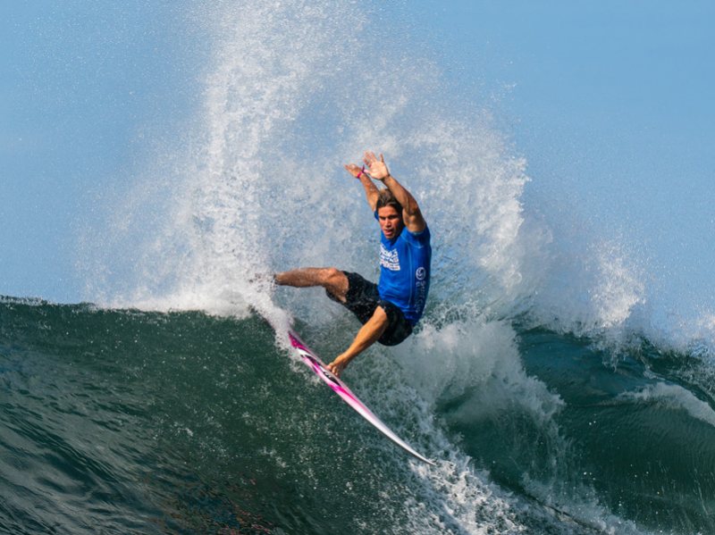 Morgan Cibilic, de Australia, en acción en los ISA World Surfing Games 2025 en Surf City, La Libertad, El Salvador. / Foto Pablo Jiménez, ISA