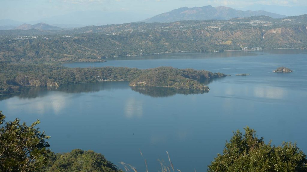 En San Salvador, tenés la opción de bucear en el Lago de Ilopango. Foto/ archivo
