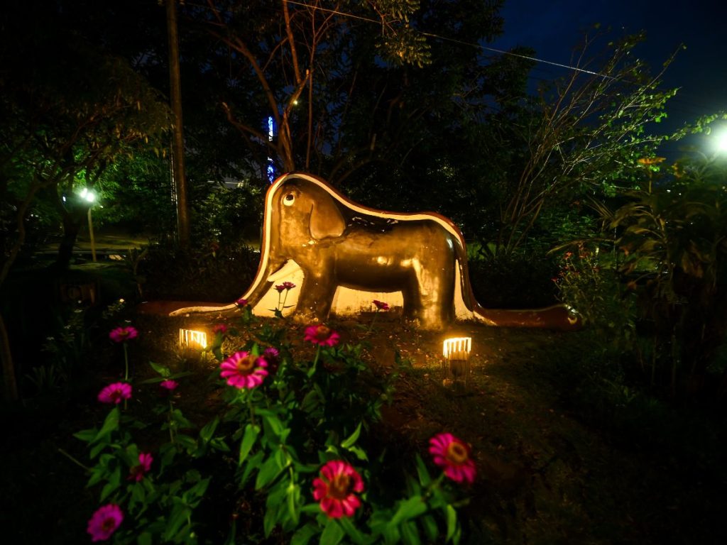 Esculturas inspiradas en la novela El Principito adornan los senderos del parque y atraen a grandes y pequeños. Fotografía/ elsalvador.com