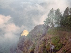 La Puerta del Diablo es famosa por su clima fresco con viento. Acá quedó capturado ese ambiente que tanto ama el salvadoreño. Fotografía por Josué Martir.