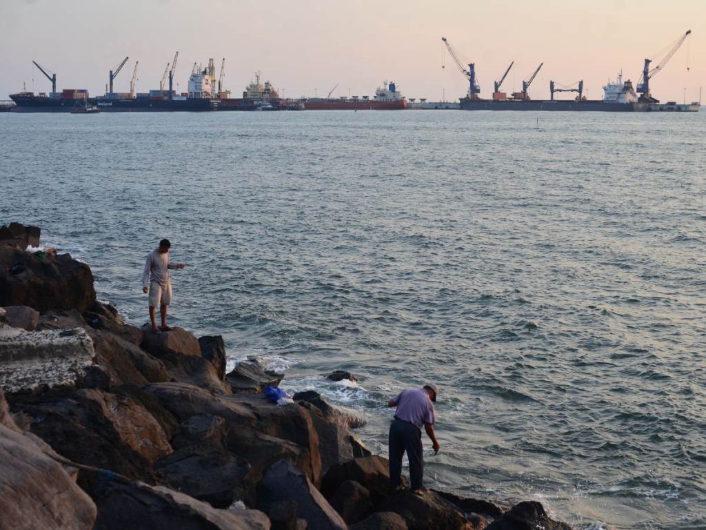 Los riscos de Acajutla forman un paisaje imponente donde rompen las olas y los atardeceres tiñen de tonos dorados la costa salvadoreña. Foto/ archivo