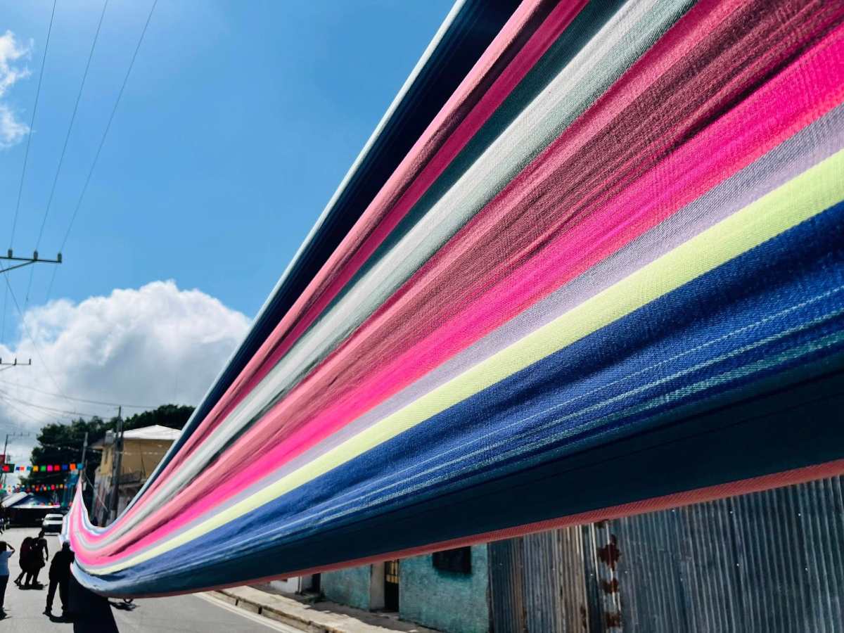 Artesanos haciendo hamacas en San Sebastian