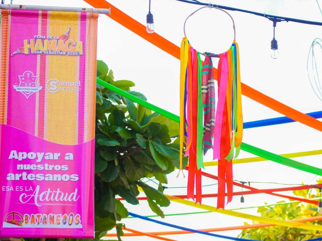 Artesanos haciendo hamacas en San Sebastian
