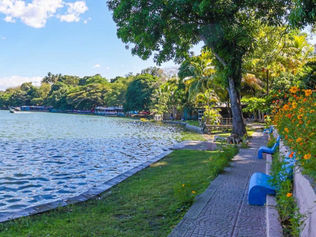 Vistas del parque de Apastepeque