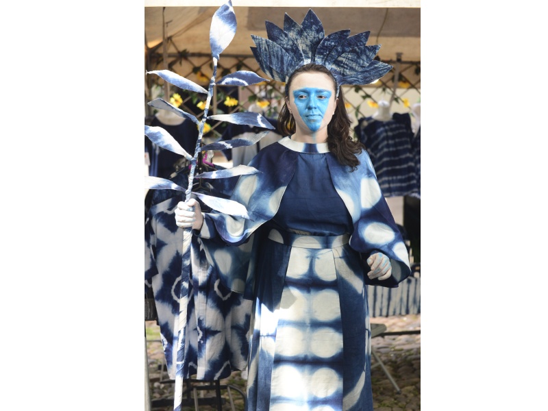 “Ixil, la princesa del añil”: Primera estatua viviente conceptualizada en torno al añil salvadoreño, diseñada por Óscar Tadeo.