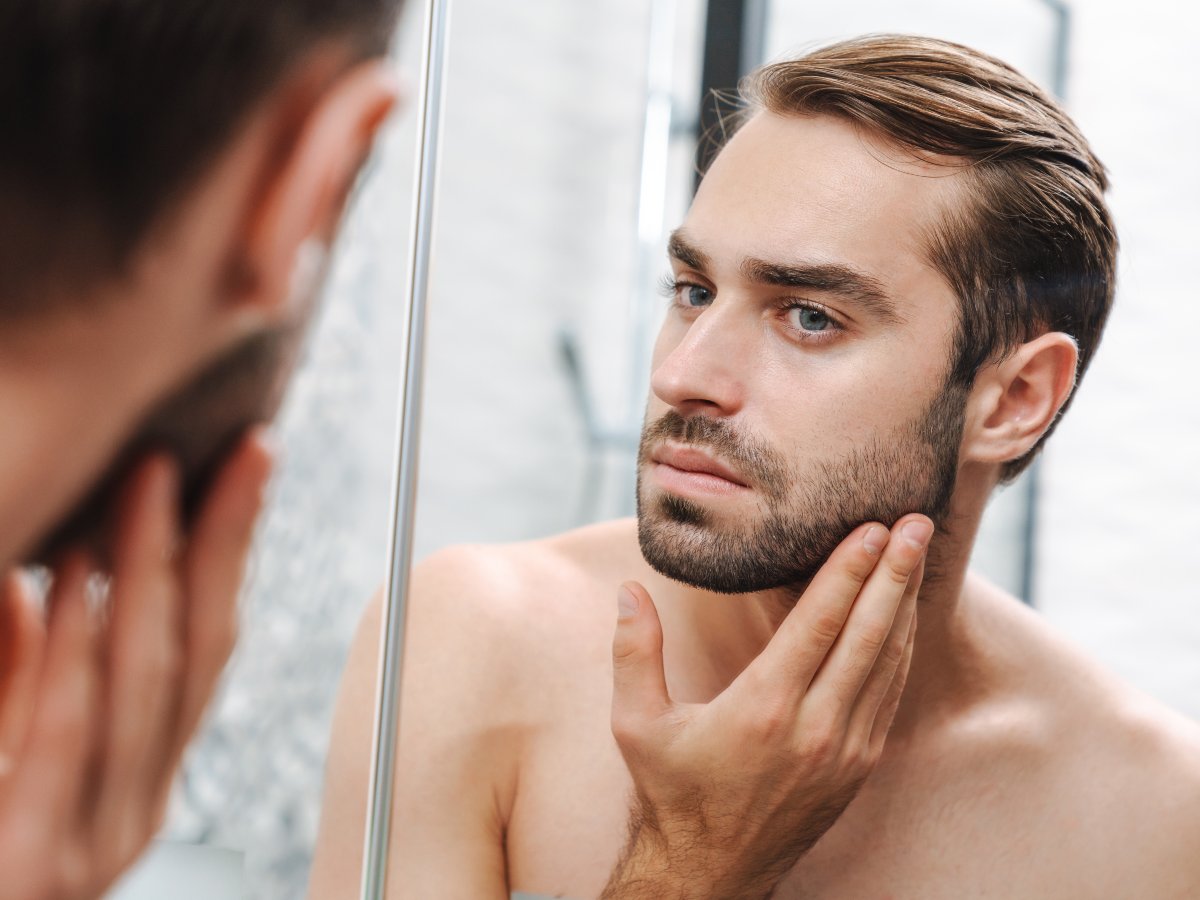 Una barba bien cuidada refleja seguridad y estilo.