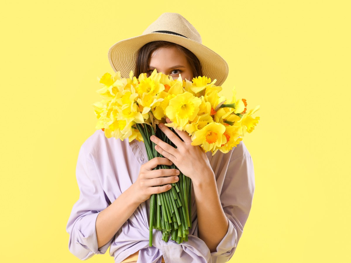 Regalar flores amarillas cada 21 de septiembre se ha vuelto un gesto cargado de esperanza, alegría y buenos deseos entre amigos, parejas y seres queridos.