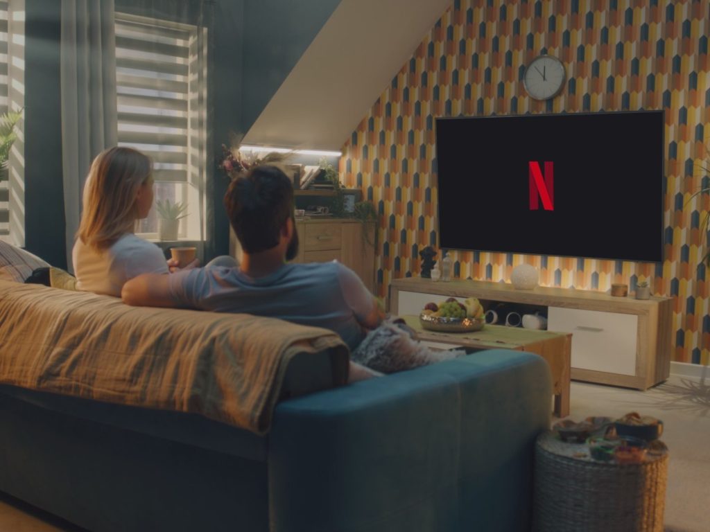 Los algoritmos de las plataformas de streaming influyen en lo que elegimos ver. Esa “visión en túnel” limita la diversidad cultural y puede impactar en la salud cognitiva.