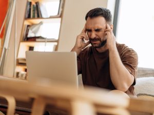 Aunque millones sufren migraña en la región, más de la mitad no recibe diagnóstico ni acceso a tratamientos adecuados, según encuestas recientes.