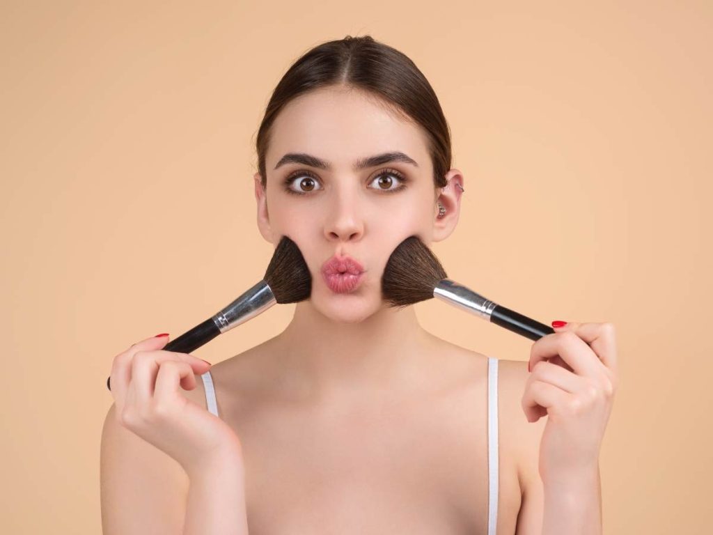 El maquillaje no es para ocultar, sino para resaltar lo que te hace única. Y no tiene edad: podés usarlo con libertad en cualquier etapa de tu vida.