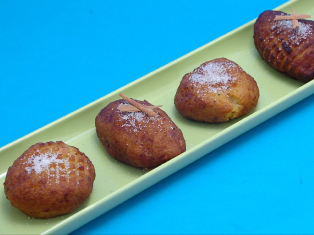 Crujientes por fuera y suaves por dentro, las empanadas de plátano con leche o frijol son un clásico irresistible de la cocina salvadoreña.
