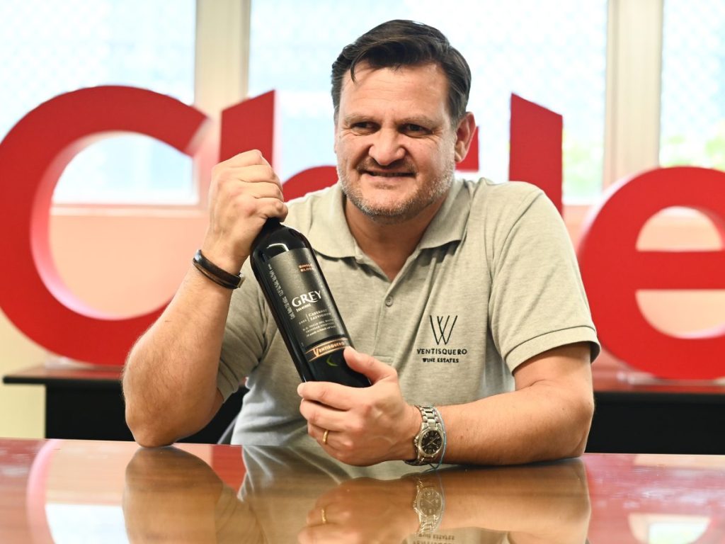 Alejandro Galaz, enólogo de la viña chilena Ventisquero, estuvo de visita en El Salvador.