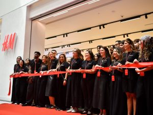 Moda de H&M conquista El Salvador con gran apertura en Multiplaza