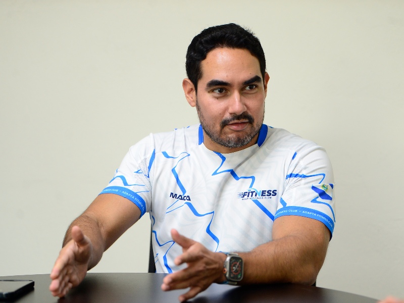 Gino Caprile, director de Silverline Central America, es el primer salvadoreño en completar el circuito europeo Superhalf.