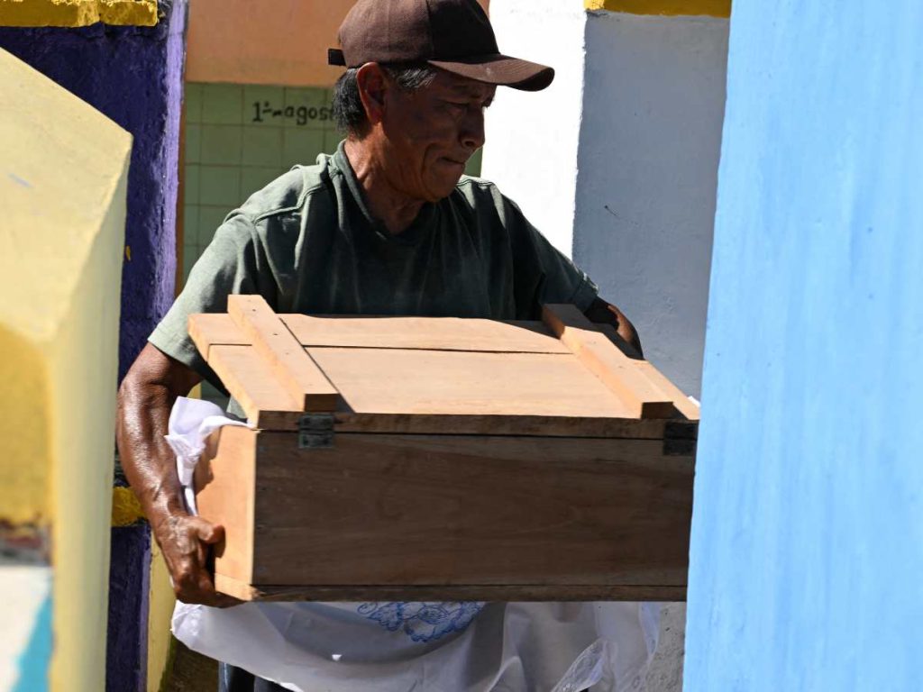 Preparación para el Día de Muertos.