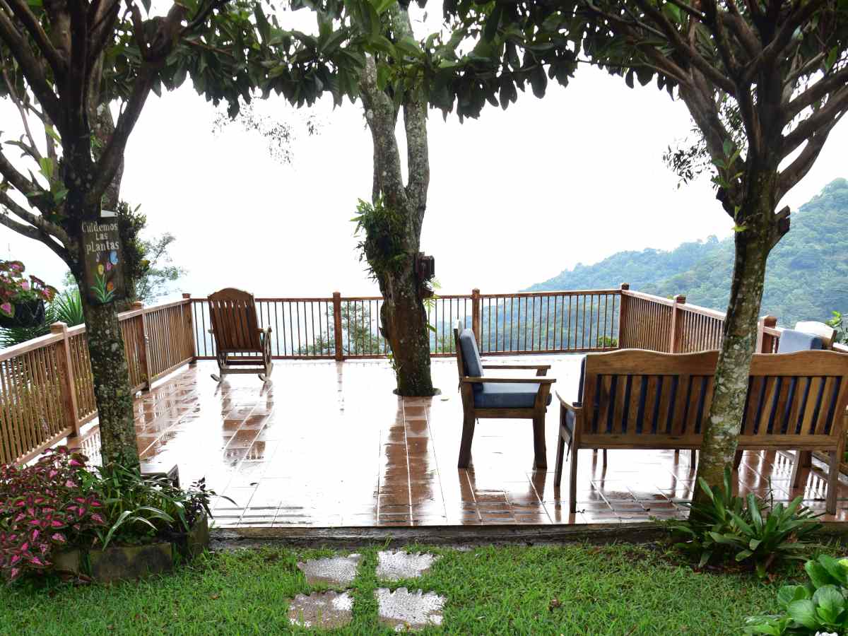 Ataco se reinventa con rincones únicos que combinan sabor, descanso y paisajes de ensueño en plena Ruta de las Flores. Vista desde Montecielo.