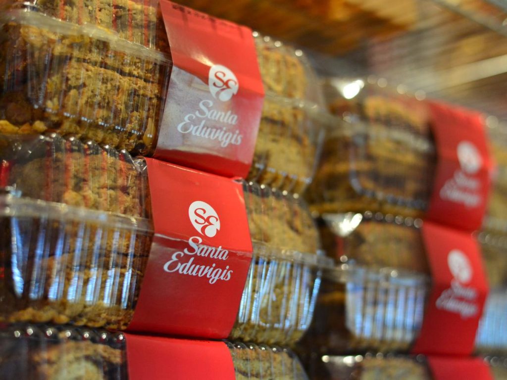 Los productos de Santa Eduvigis siguen formando parte de los momentos especiales en los hogares salvadoreños, generación tras generación.