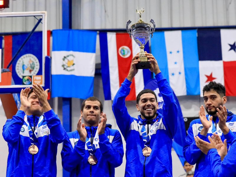El equipo salvadoreño de baloncesto 3x3 festeja su bronce en los XII Juegos Centroamericanos Guatemala 2025. / Foto cortesía INDES