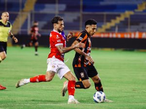 Águila y FAS empataron en el clásico nacional número 270. Foto X Águila