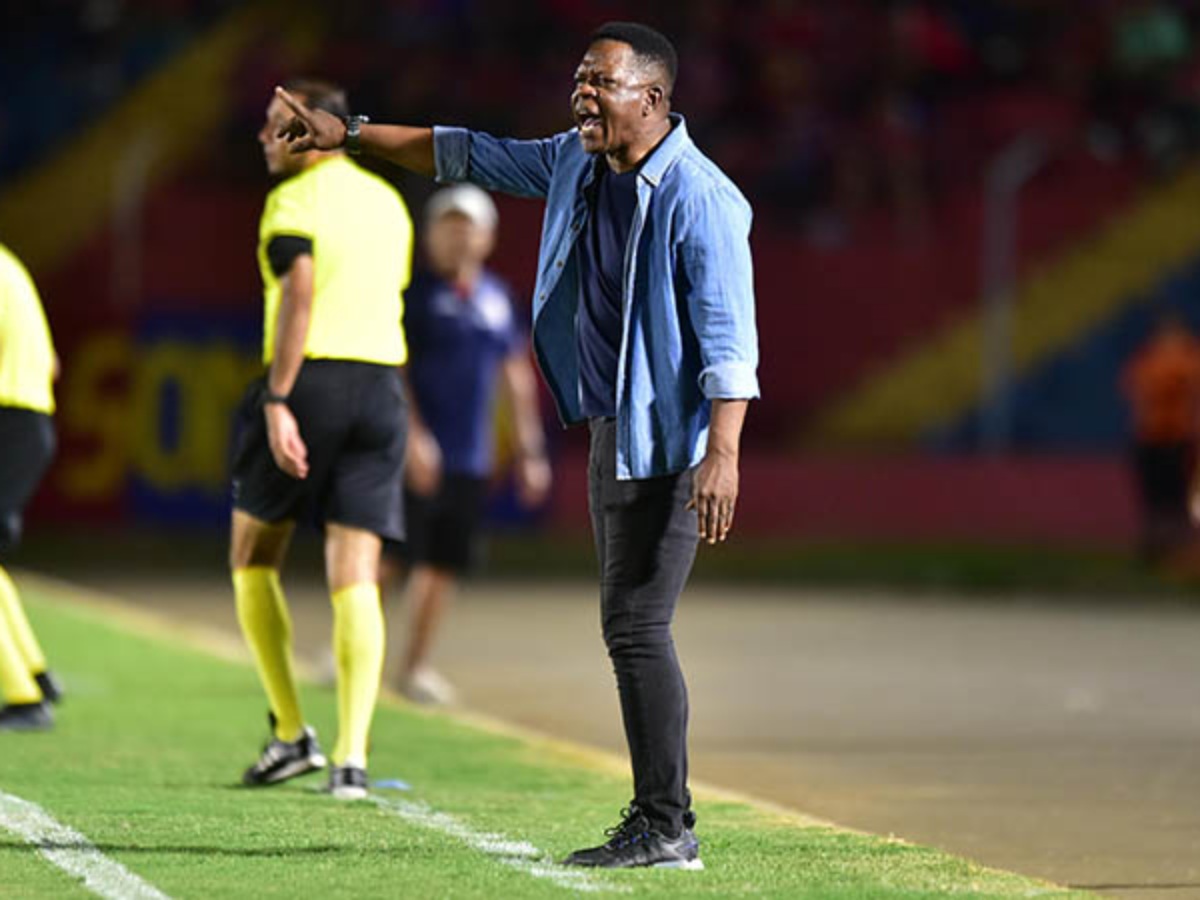 Agustín Castillo, DT de Platense. Foto Emerson del Cid.