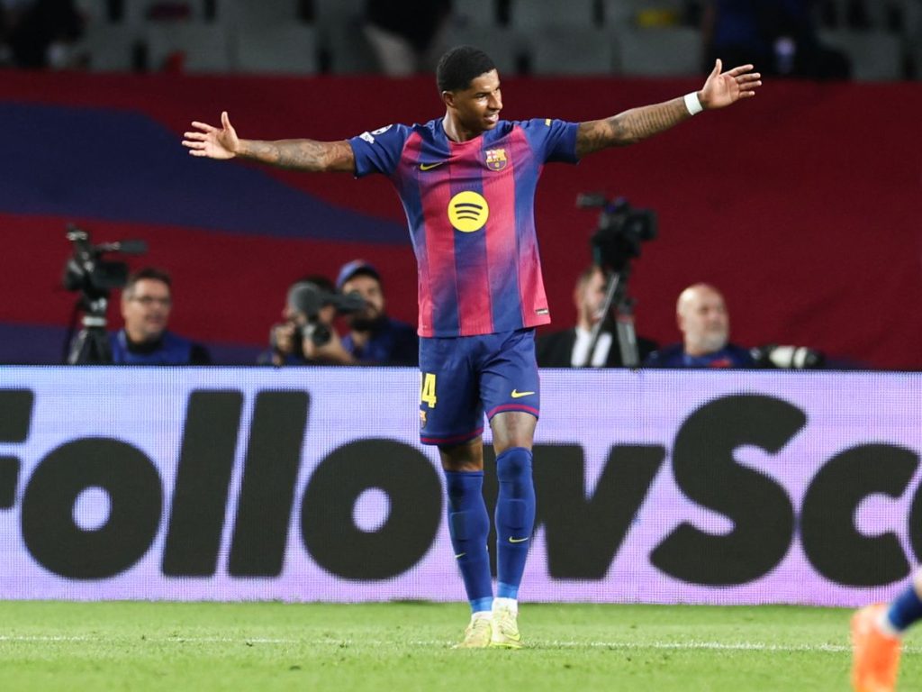 Marcus Rashford del Barcelona celebra su doblete ante el Olympiacos en Champions League. Foto AFP