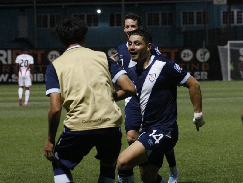 Darwin Lom (14) anotó el gol de Guatemala ante Surinam en Paramaribo, en juego disputado el 10 de octubre de 2025. / Foto cortesía espaciofutboI