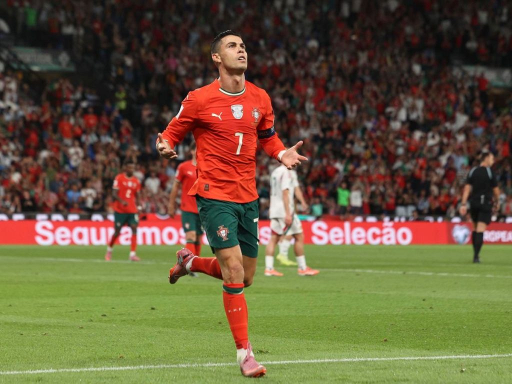 Cristiano Ronaldo celebra su gol contra Hungría en eliminatorias rumbo al mundial. Foto EFE