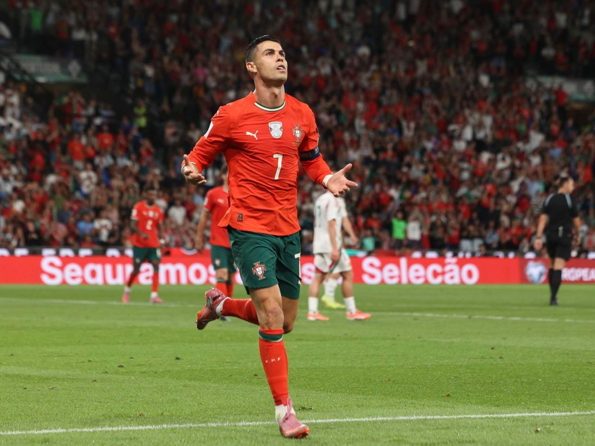Cristiano Ronaldo celebra su gol contra Hungría en eliminatorias rumbo al mundial. Foto EFE