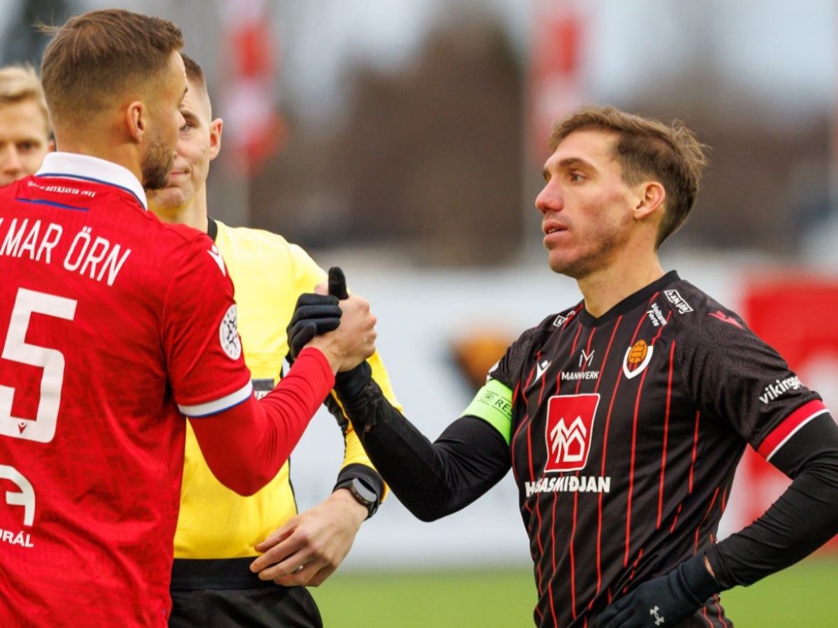 Pablo Punyed (der.) en su último partido con el Víkingur Reykjavík. Foto IG Víkingur Reykjavík